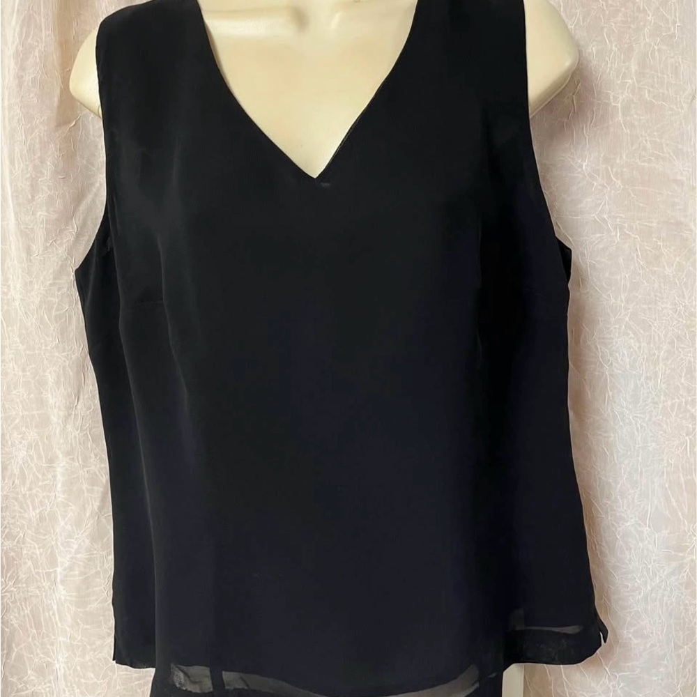 Carol Anderson Elegant Black Sleeveless V-Neck Top